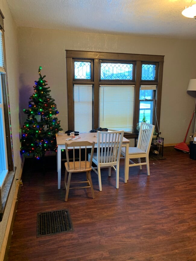 Photo - 1231 8th St SE