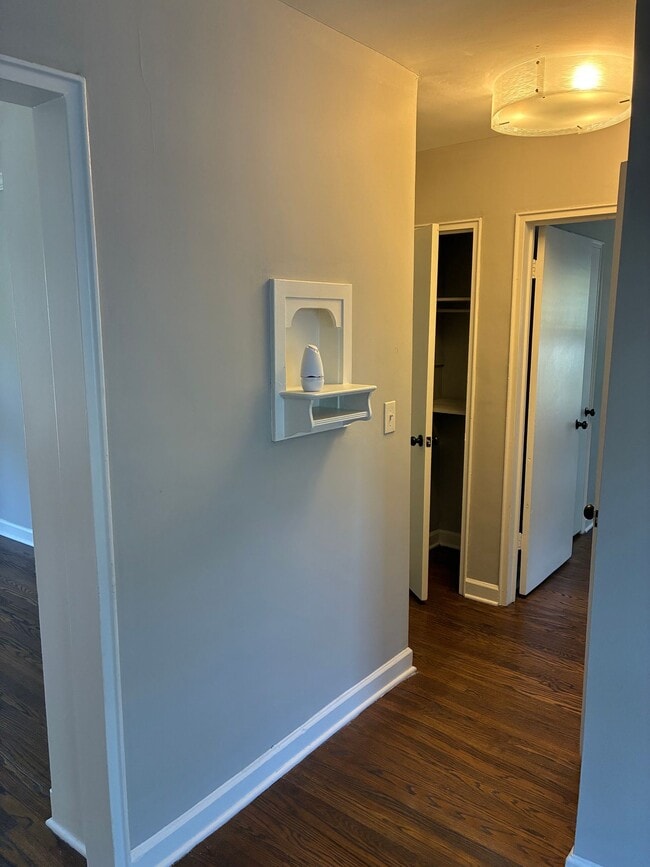 Photo - Avenue Willows 2 bed-1 bath with W/D inclu...