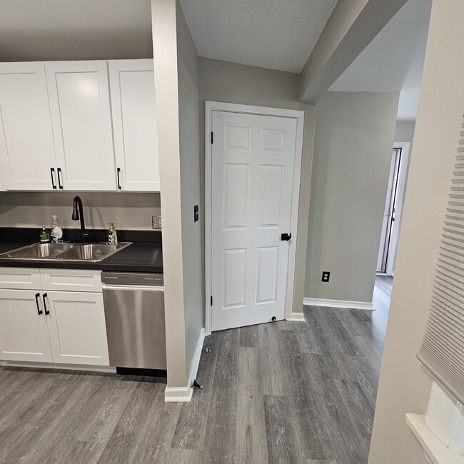 Photo - Charming 2-Bedroom Ranch in Royal Oak – Co...