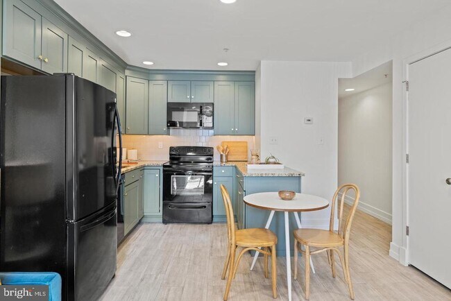 1237 Kenyon St NW