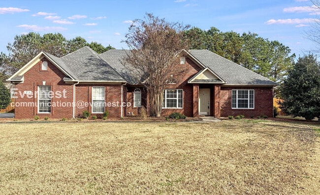 Building Photo - Madison Home with Attached Garage / Pet Friendly / Available Now!