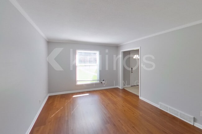 Photo - 5824 Tam Oshanter Ave