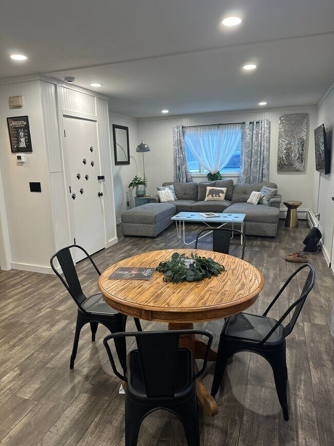 Photo - 521 N St Unit B