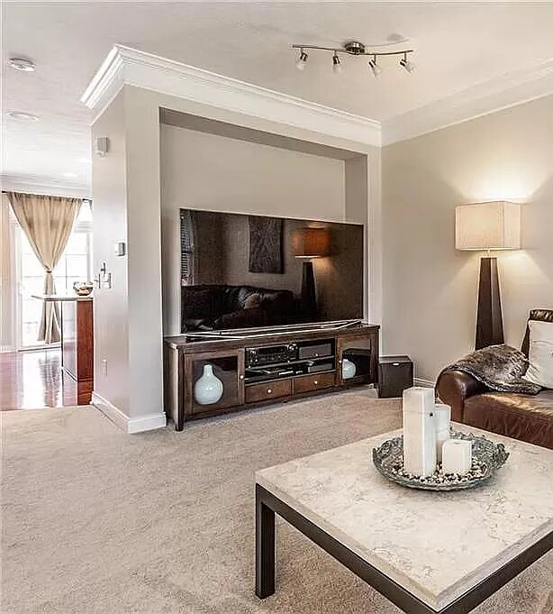 Photo - 8643 N Meridian St