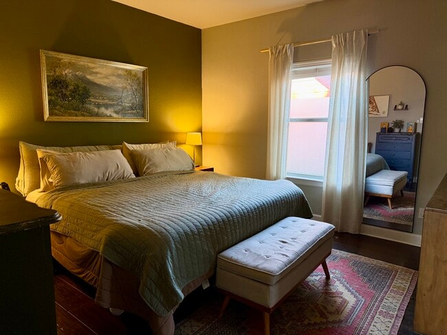 Photo - 2201 E 20th St