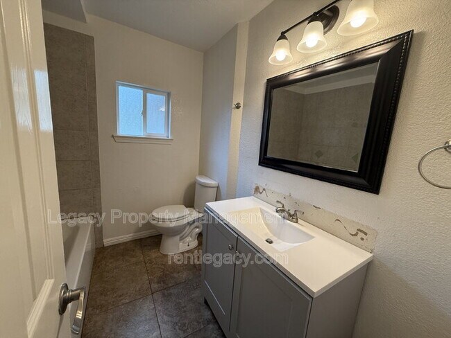 Photo - 725 Bryte Ave