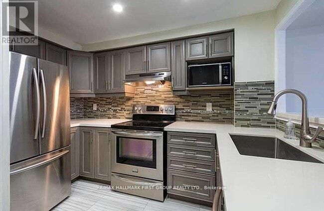 Photo - 711 Rossland Rd E Unité 1012