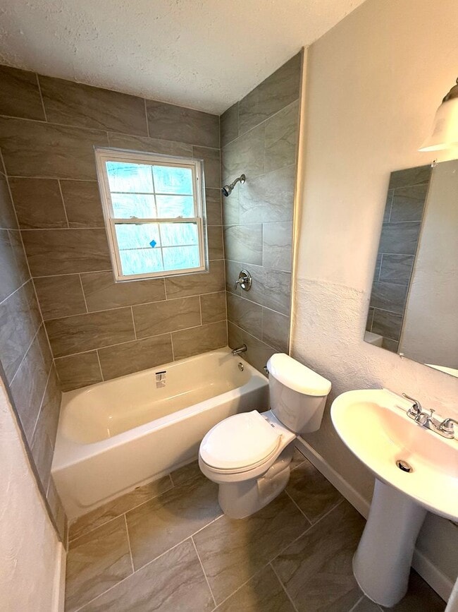 Photo - ** 2 bed 1 bath located in South Fairview ** Call 334-366-9198 to schedule a self tour