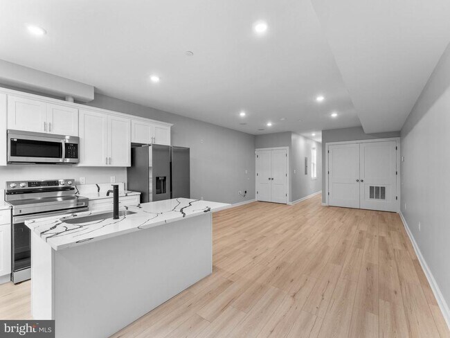 Photo - 1682 N 54th St