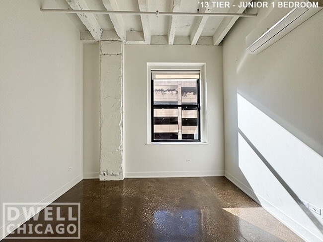 Photo - 17 E Adams St