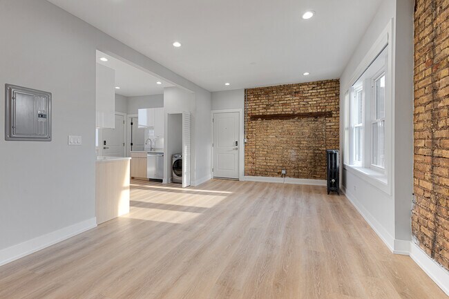 Photo - 7423 N Clark St Unit 2