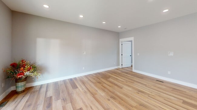 Photo - 1209 Hedge Ave