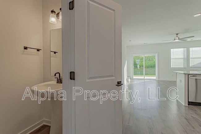 Photo - 1451 Darrowby Wy