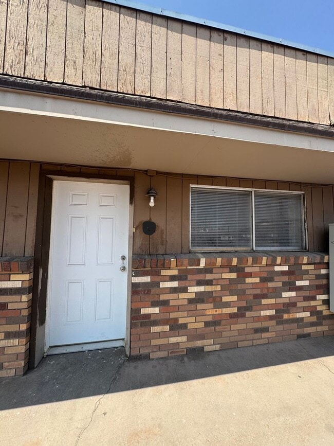 Building Photo - 44 S 200 E Unit 8