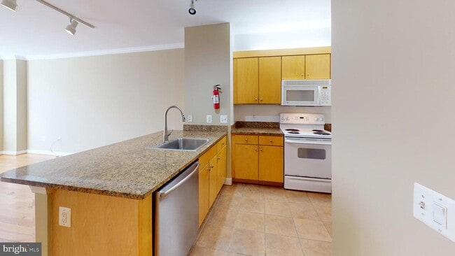 Building Photo - 631 D St NW Unit 931