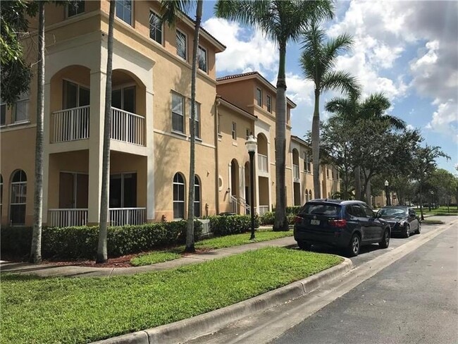 Building Photo - 4331 SW 160th Ave Unit 200