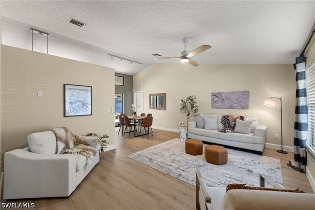 Photo - 194 Wickliffe Dr