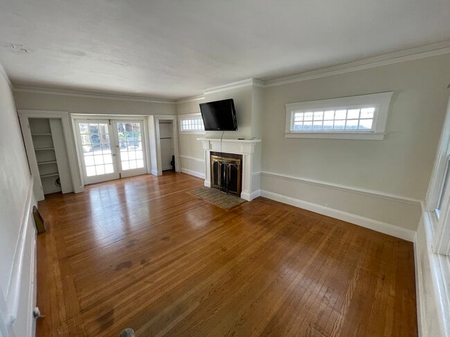 1st Floor Living Room (or 4th Bedroom) - 2481 Hilgard Avenue Unit A
