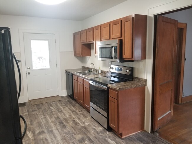 Photo - 420 N Main St