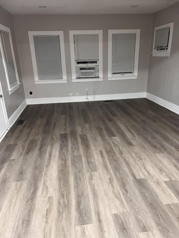 Photo - 18214 Oak St