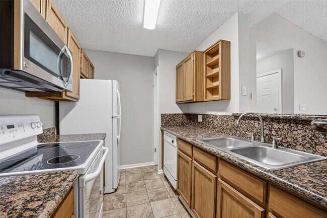 Photo - 2121 Hepburn St Unit 1112