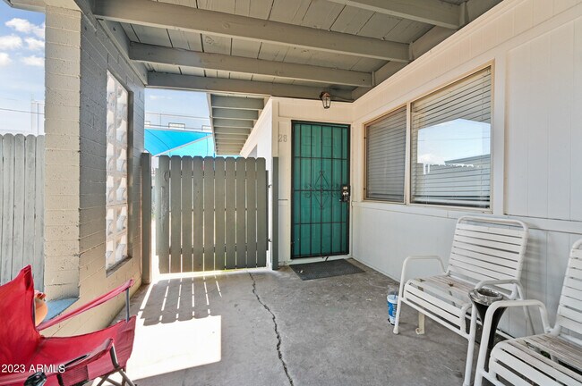 Photo - 1518 W Colter St Apartment Unit 28