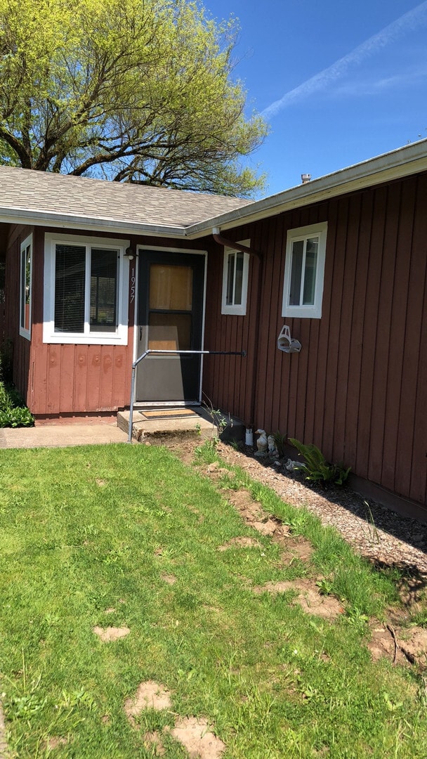 Building Photo - Nicely Remodeled 2 Bedroom 1 bath in NW Corvallis W/Storage Shed Unit Hayes1957