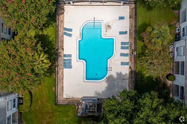 5001-5039 Bordeaux Village Pl Tampa, FL 33617-3034 - Bordeaux Village Condominiums