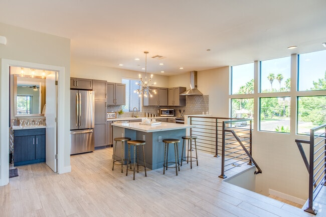 2 BR, 2 BA - 1672SF