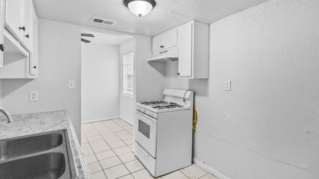 Photo - 9706 Farragut St