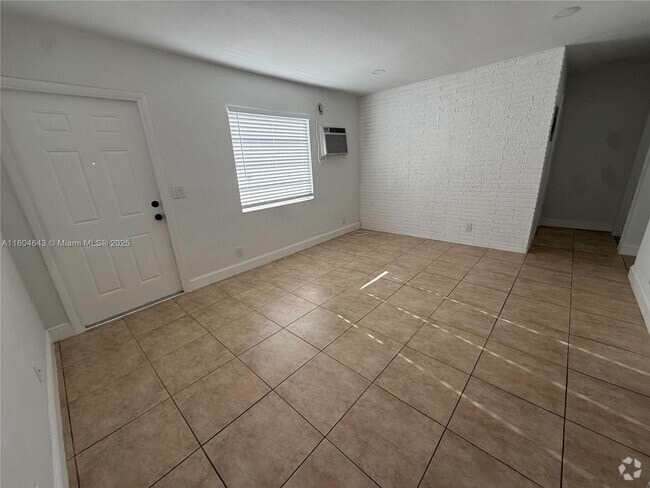 Building Photo - 504 NW 7th Ct Rental