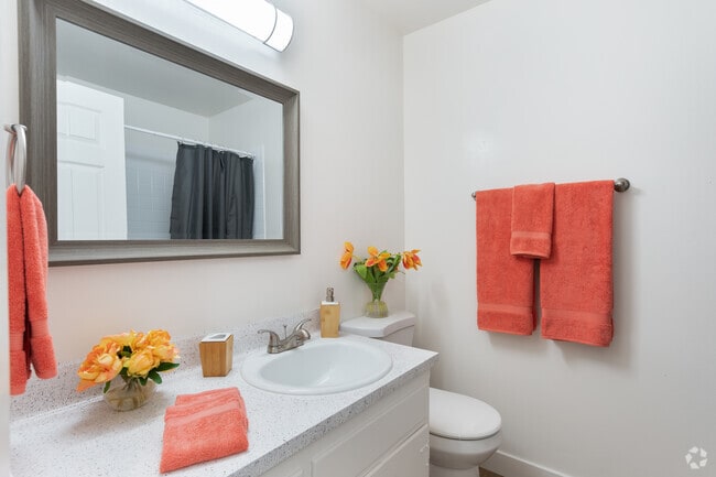 2BR, 2BA - 1150SF