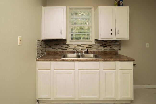 Photo - 3709 Dundale Rd