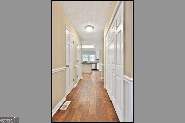 Photo - 180 Nectarine Dr