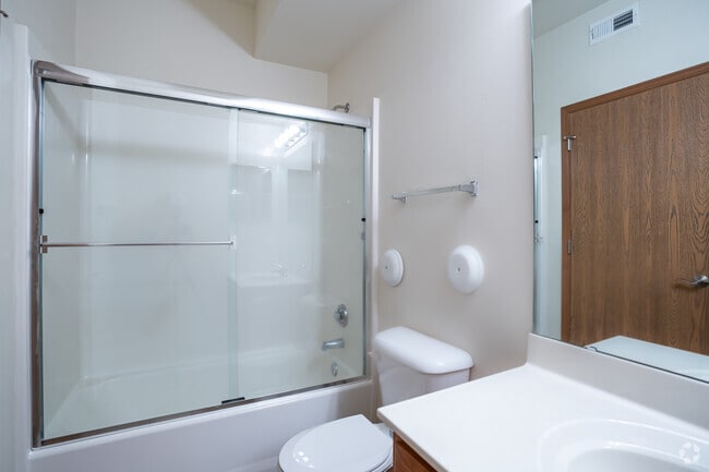 2BR, 2BA - 1130 SF