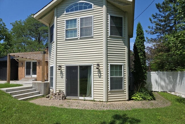 Photo - 635 Cumberland St