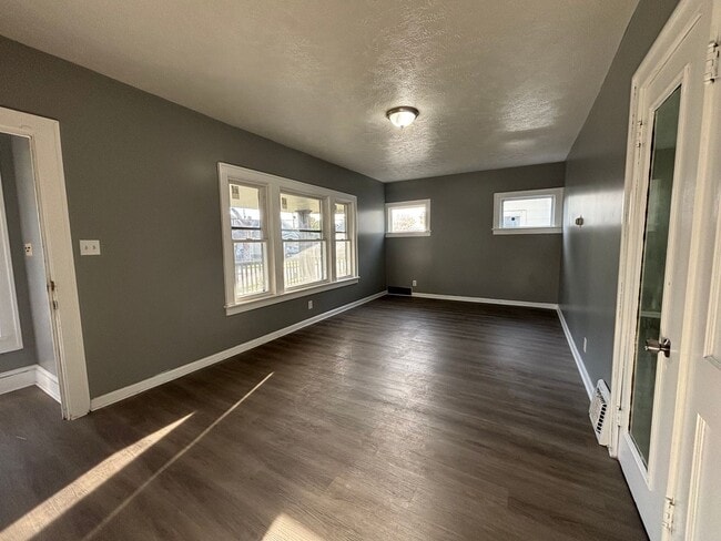 Photo - 13817 Bartlett Ave