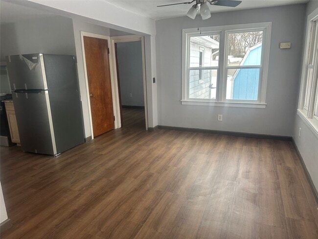 Photo - 1228 Hilborn Ave