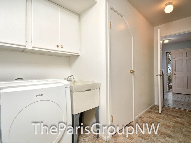 Photo - Beautiful 1622sf Kirkland Townhome