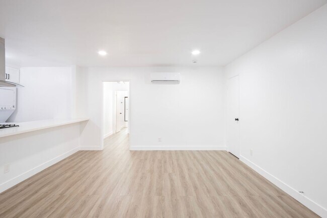 1235 N Ogden Dr
