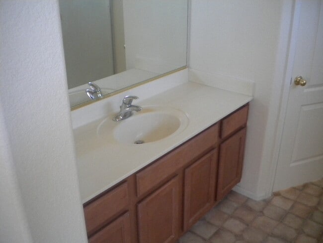 Photo - Spacious 3 bedroom, 2.5 bathroom