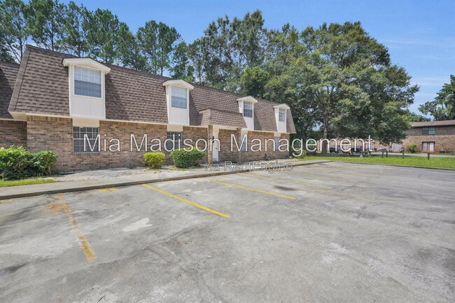 Building Photo - 111 E Mell St Unit 24