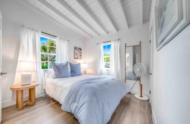 Photo - 140 SE 9th Ave