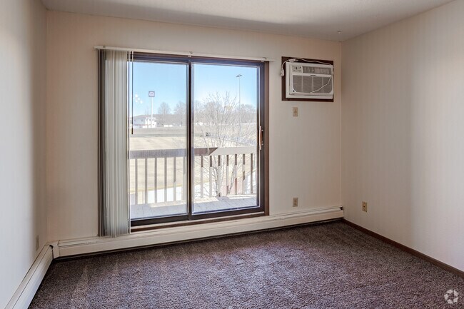 2BR, 1BA - 793SF - Living Room