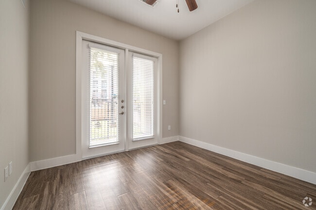 1BR, 1BA - 758SF - Living Room