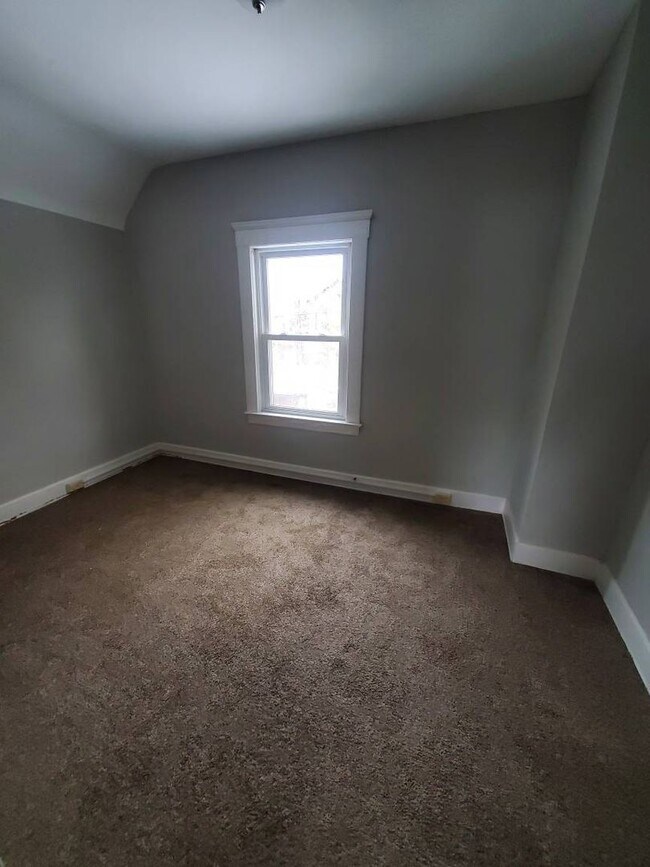 Photo - Charming 3-Bedroom Property in Prime Location (SECTION 8 VOUCHERS ACCEPTED)