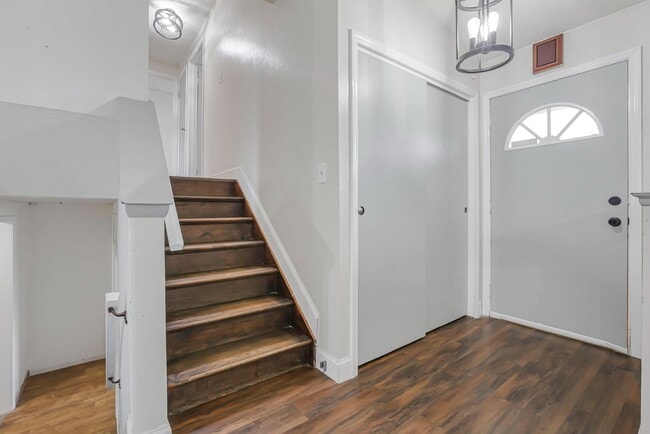 Photo - 2543 Stonington Ave