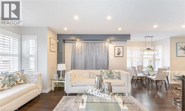 Photo - 3 LeBlanc Cres