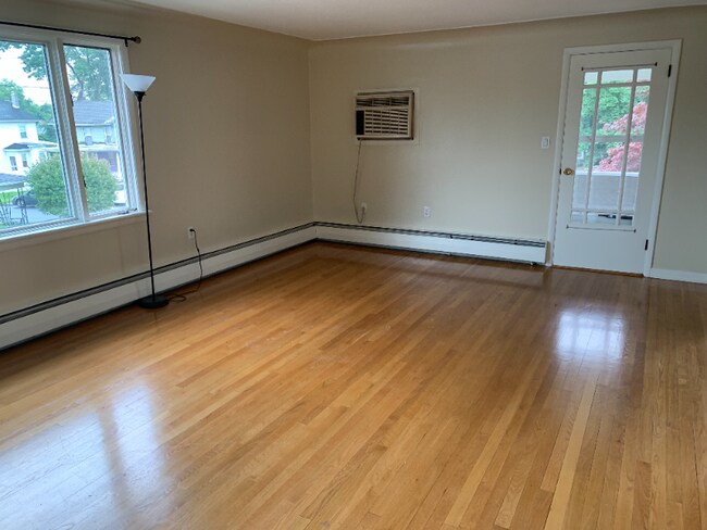 Photo - 307 Warren St