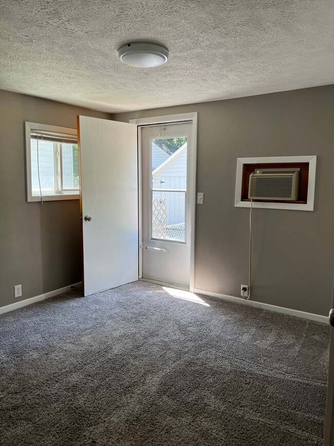 Photo - 705 Sumner St